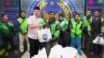 Rutan Kelas I Medan Bagikan 50 Paket Bansos kepada Pengemudi Ojek Online